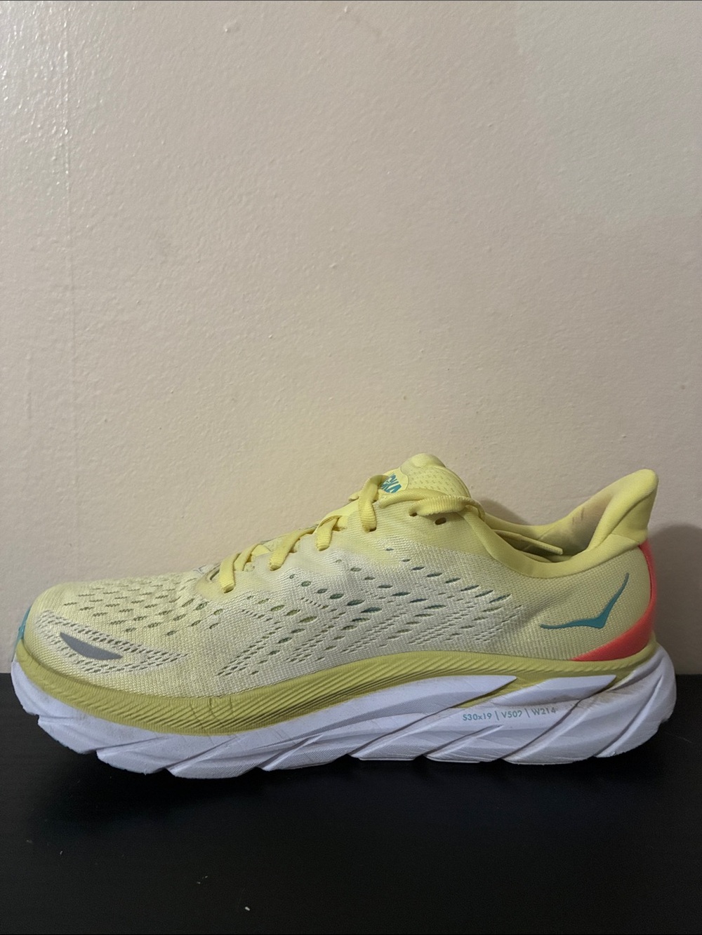 Hoka One One Clifton 8 running shoes in the Yellow Pear Sweet Corn color size 9B - Picture 3 of 11